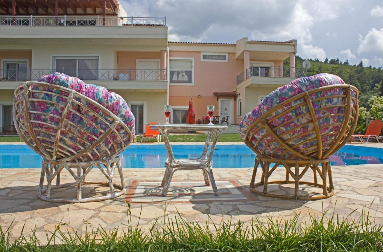 Brina'S Luxury Apartments Agioi Apostoloi  Dış mekan fotoğraf